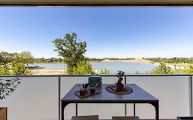 Bord lac, studio climatisé proche Avignon, plage, Wave Island&Spirou